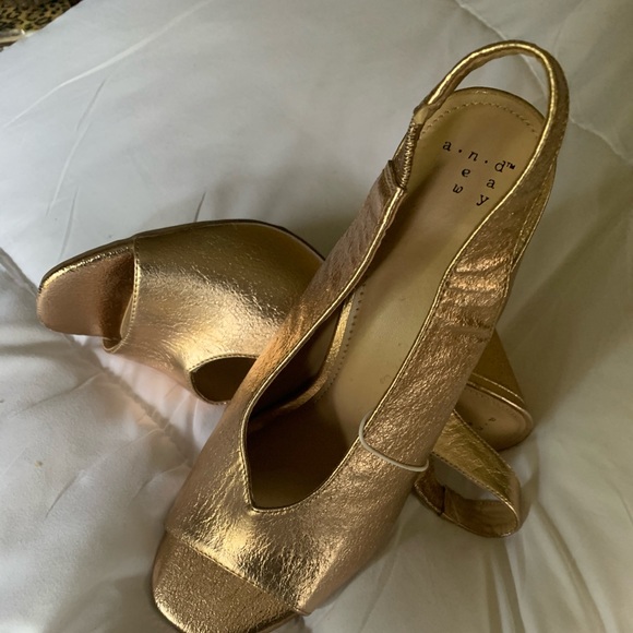 Metallic gold heels - Picture 2 of 4
